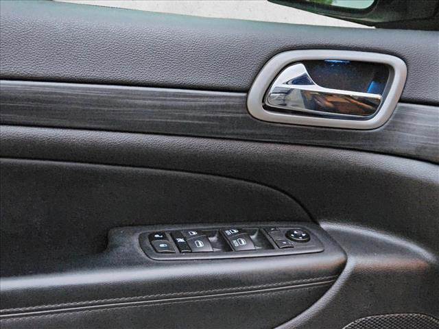 Used 2020 Jeep Grand Cherokee Altitude AWD/4WD image 23
