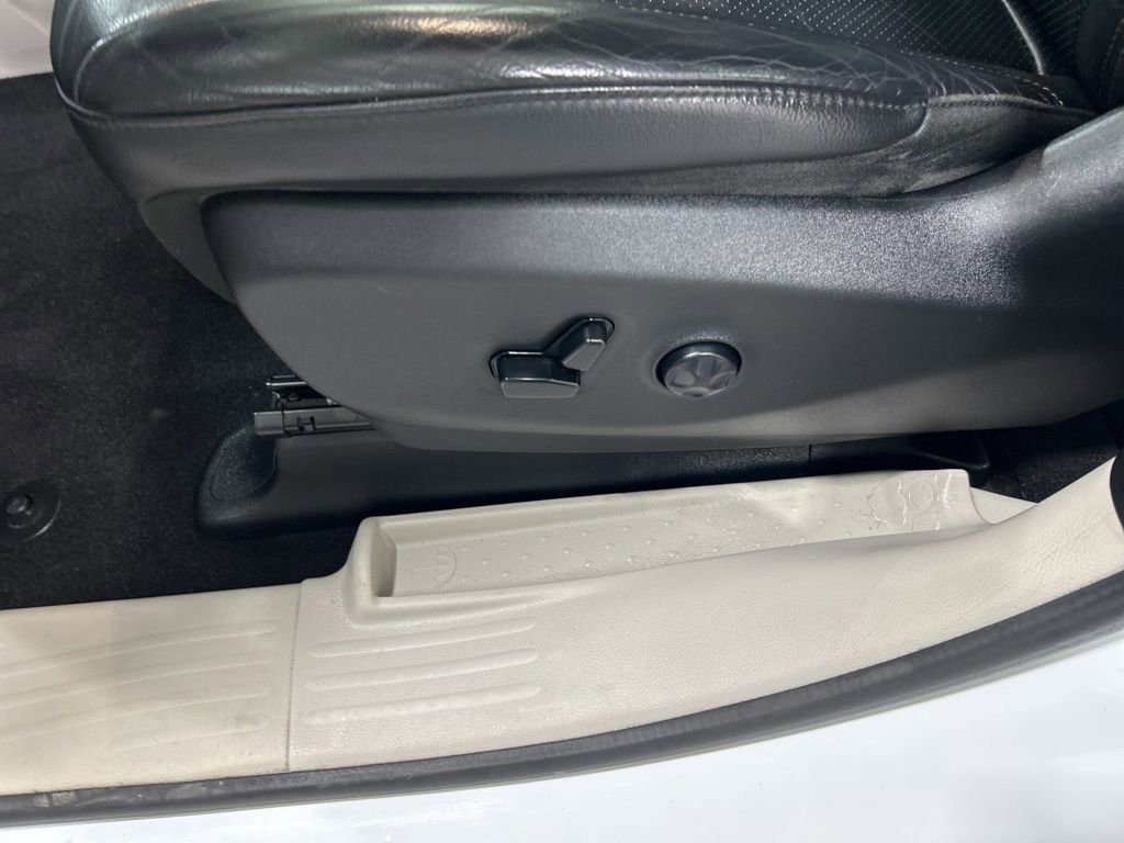 Used 2018 Chrysler Pacifica Touring-L FWD image 12