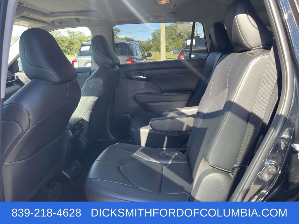 Used 2023 Toyota Highlander XLE image 11