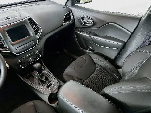 Used 2020 Jeep Cherokee Latitude FWD image 10