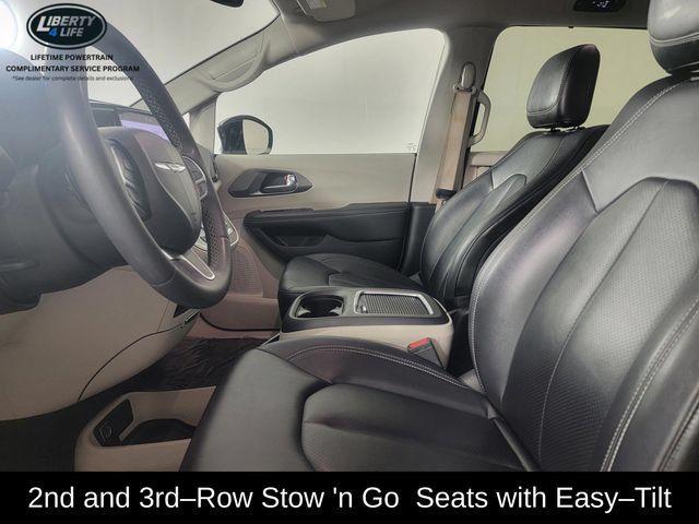 Used 2024 Chrysler Pacifica Touring-L FWD image 13