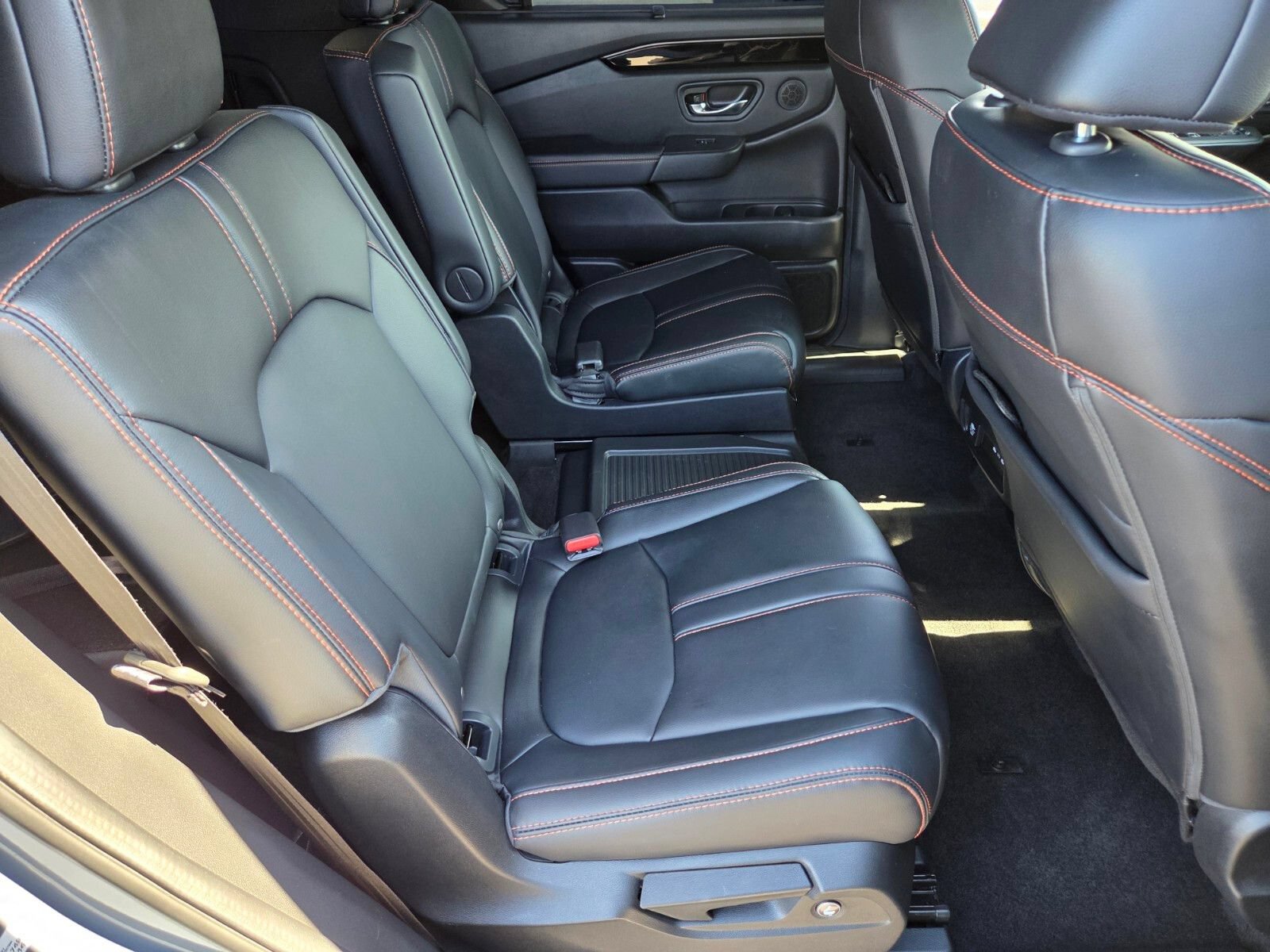 Used 2025 Honda Pilot TrailSport image 14