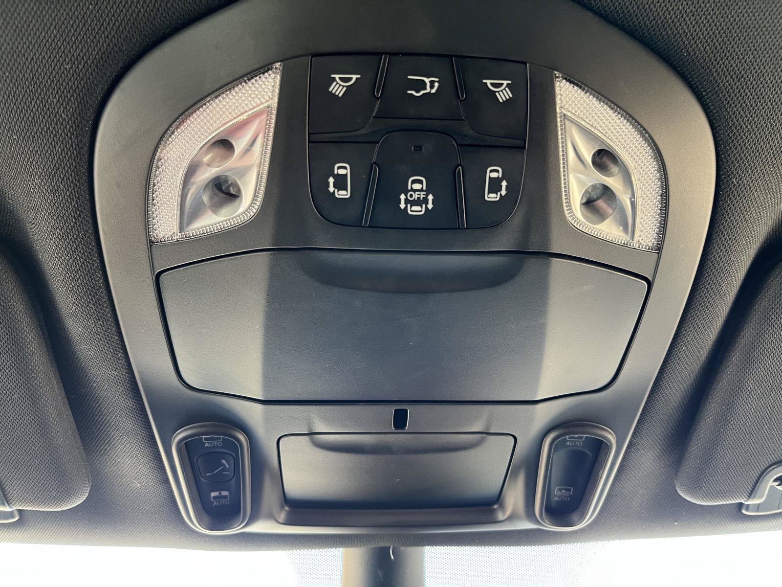 Used 2025 Chrysler Pacifica Limited FWD image 25
