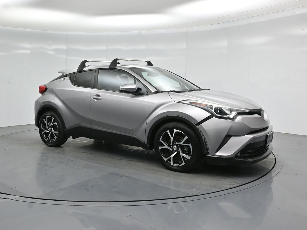 Used 2018 Toyota C-HR XLE FWD image 2