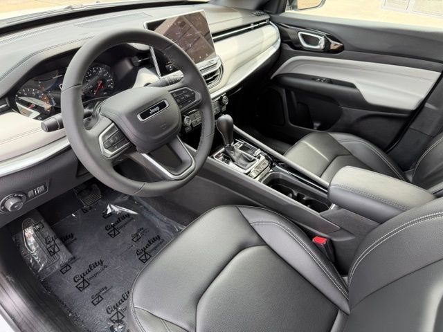 Used 2026 Jeep Compass Limited AWD/4WD image 12