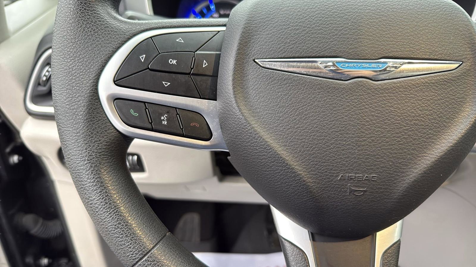 Used 2018 Chrysler Pacifica Touring Plus image 17