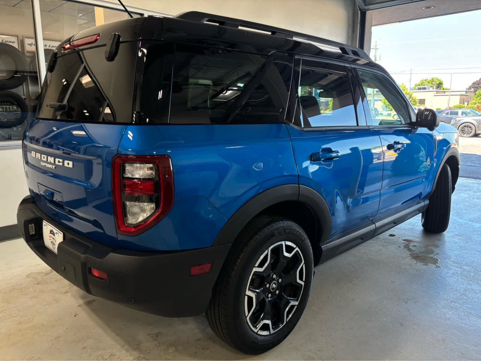 Certified 2025 Ford Bronco Sport Outer Banks w/ Outer Banks Tech Package+ AWD/4WD image 9