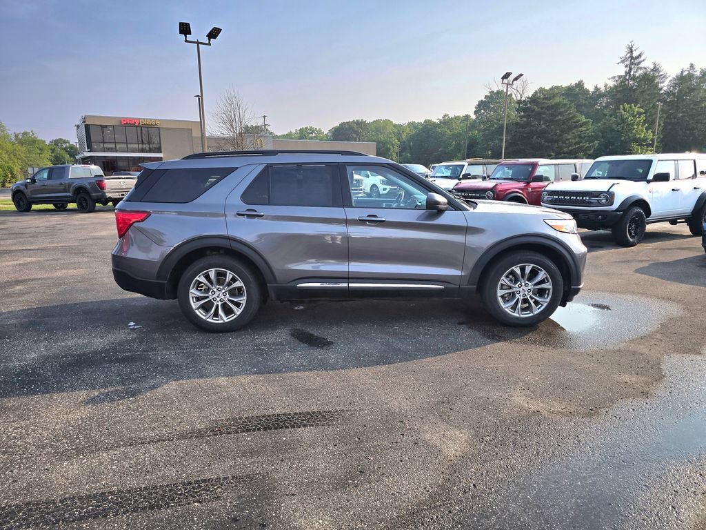 Certified 2023 Ford Explorer XLT w/ Equipment Group 202A AWD/4WD image 6