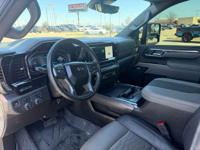 Used 2025 Chevrolet Silverado 2500 ZR2 w/ Technology Package image 11