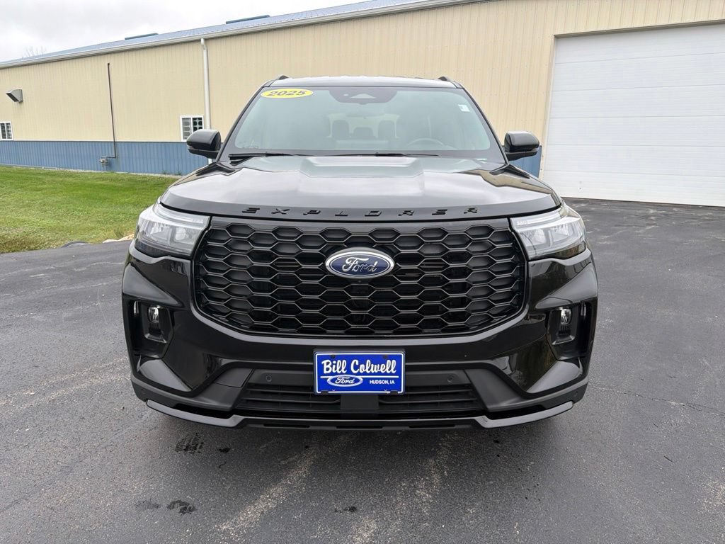 Certified 2025 Ford Explorer ST-Line w/ ST-Line Street Pack AWD/4WD image 9