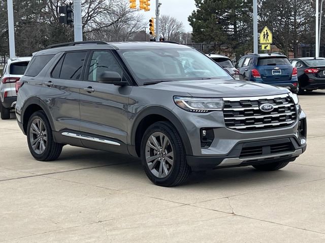 Certified 2025 Ford Explorer Active w/ Active Comfort Package AWD/4WD image 7