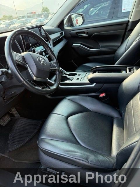 Used 2020 Toyota Highlander XLE AWD/4WD image 7