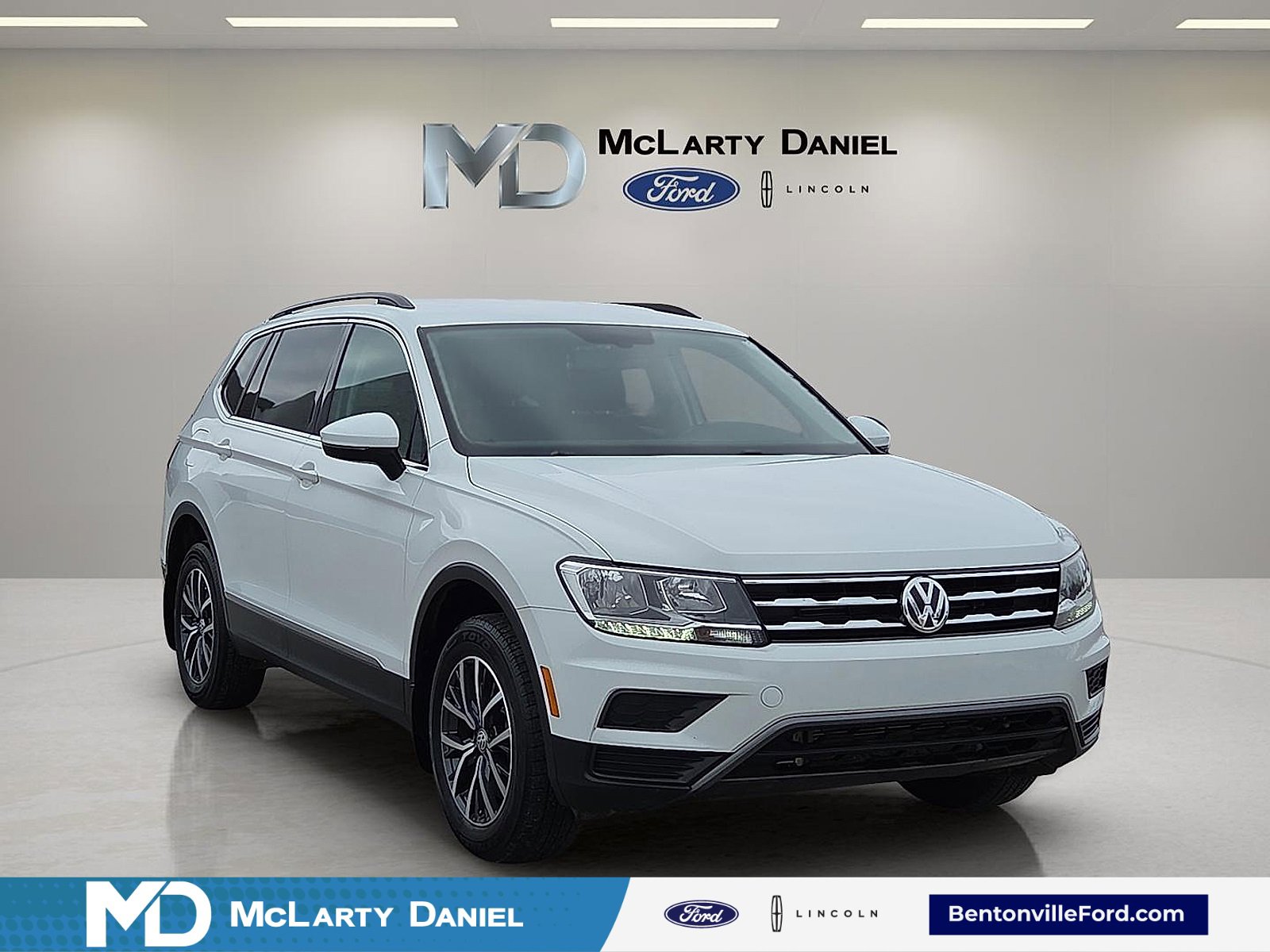 Used 2020 Volkswagen Tiguan SE image 1