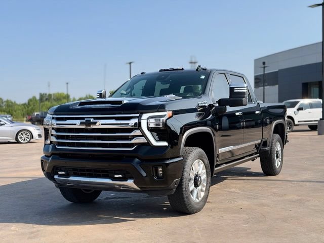 Used 2024 Chevrolet Silverado 2500 High Country w/ High Country Premium Package AWD/4WD image 3