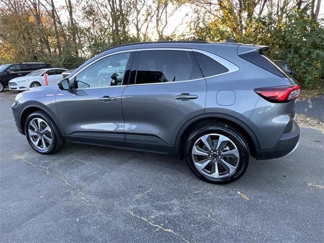 Certified 2025 Ford Escape Platinum w/ Premium Technology Package image 6