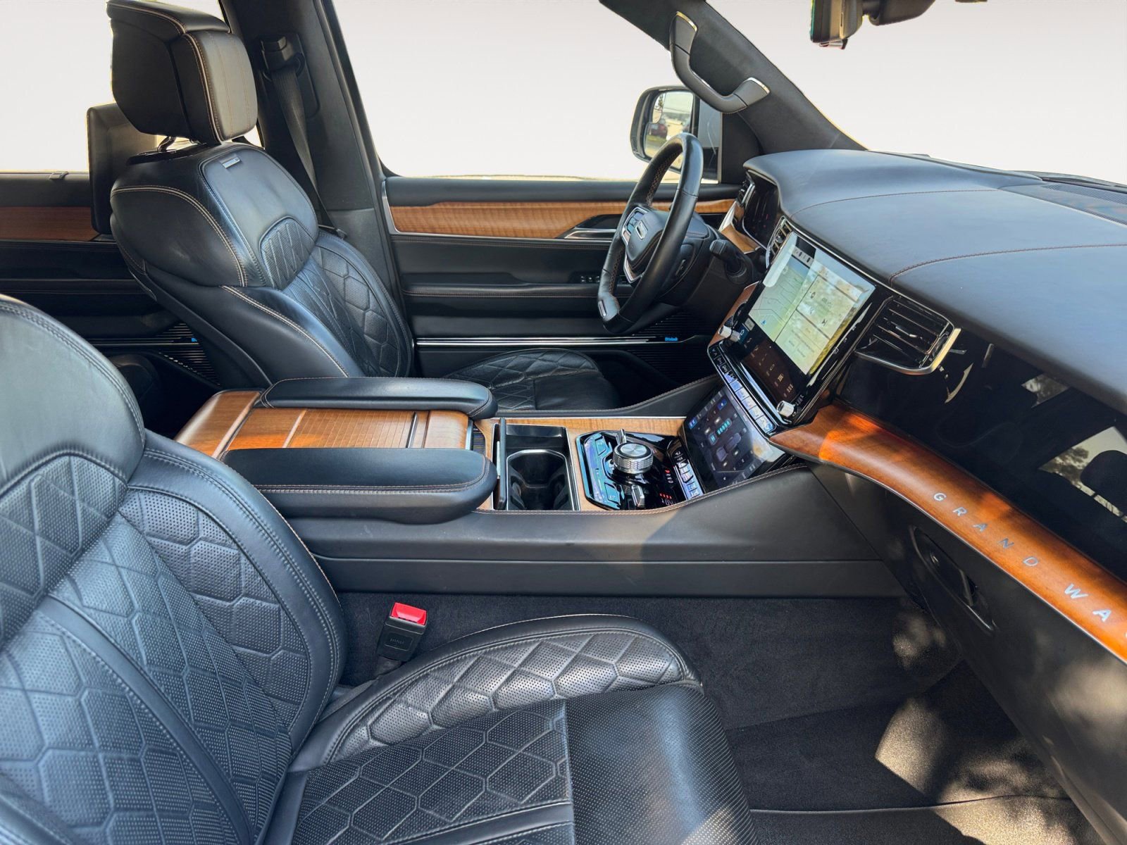 Used 2022 Jeep Grand Wagoneer Series III w/ Rear Seat Video Group 1 image 15