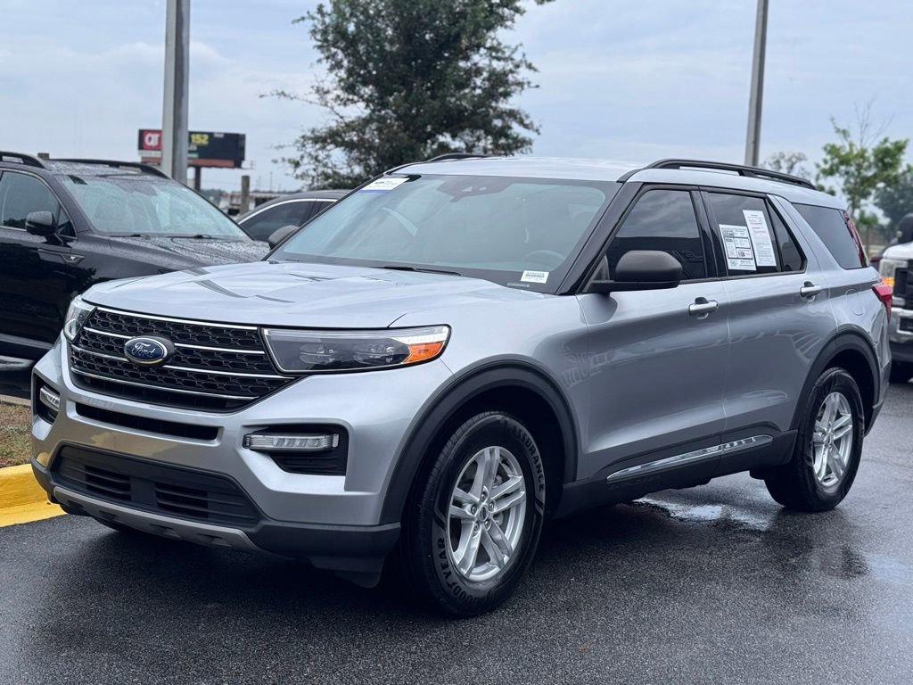 Certified 2022 Ford Explorer XLT w/ Equipment Group 202A RWD image 3