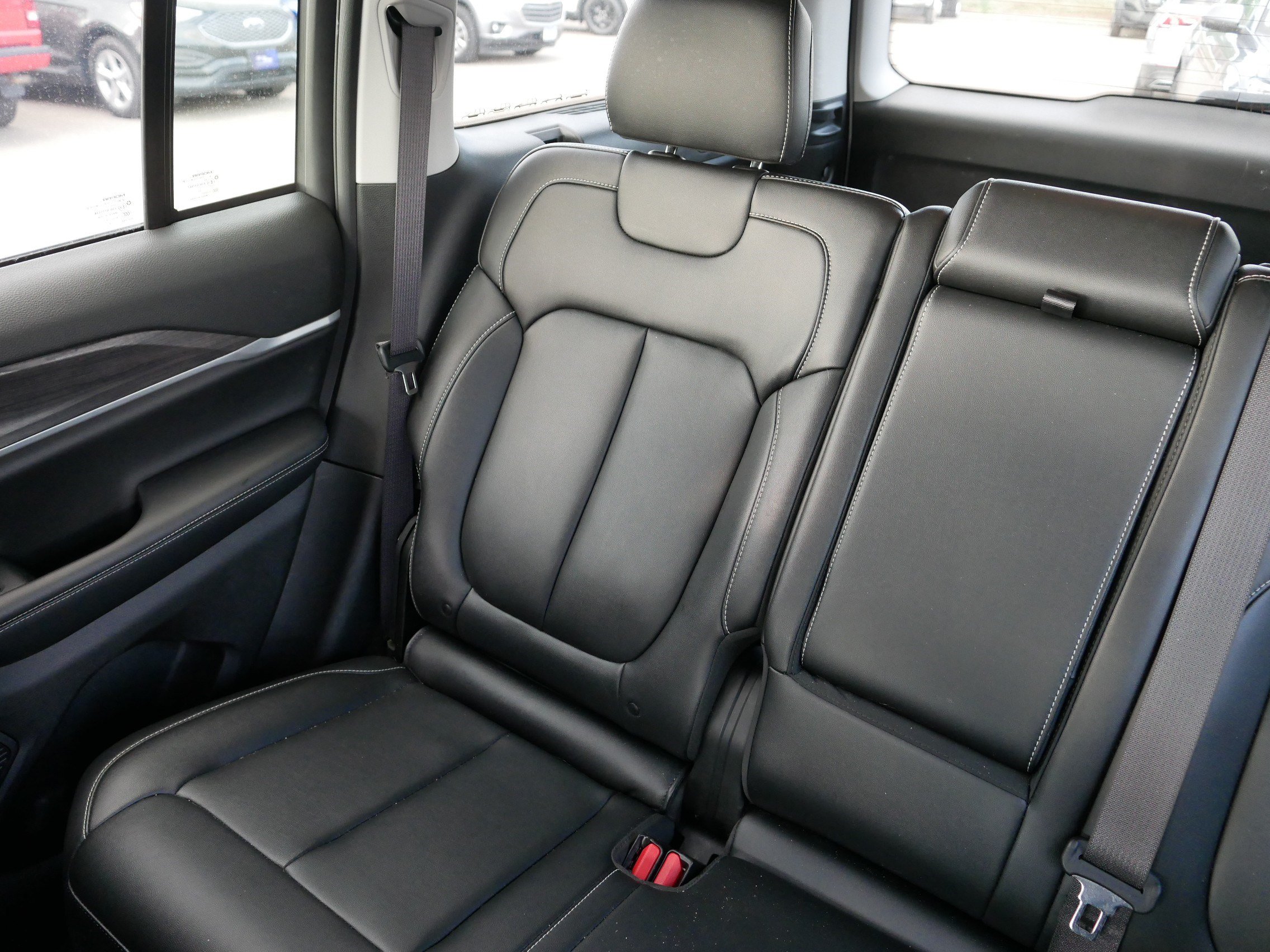Used 2024 Jeep Grand Cherokee Limited w/ Black Appearance Package AWD/4WD image 12