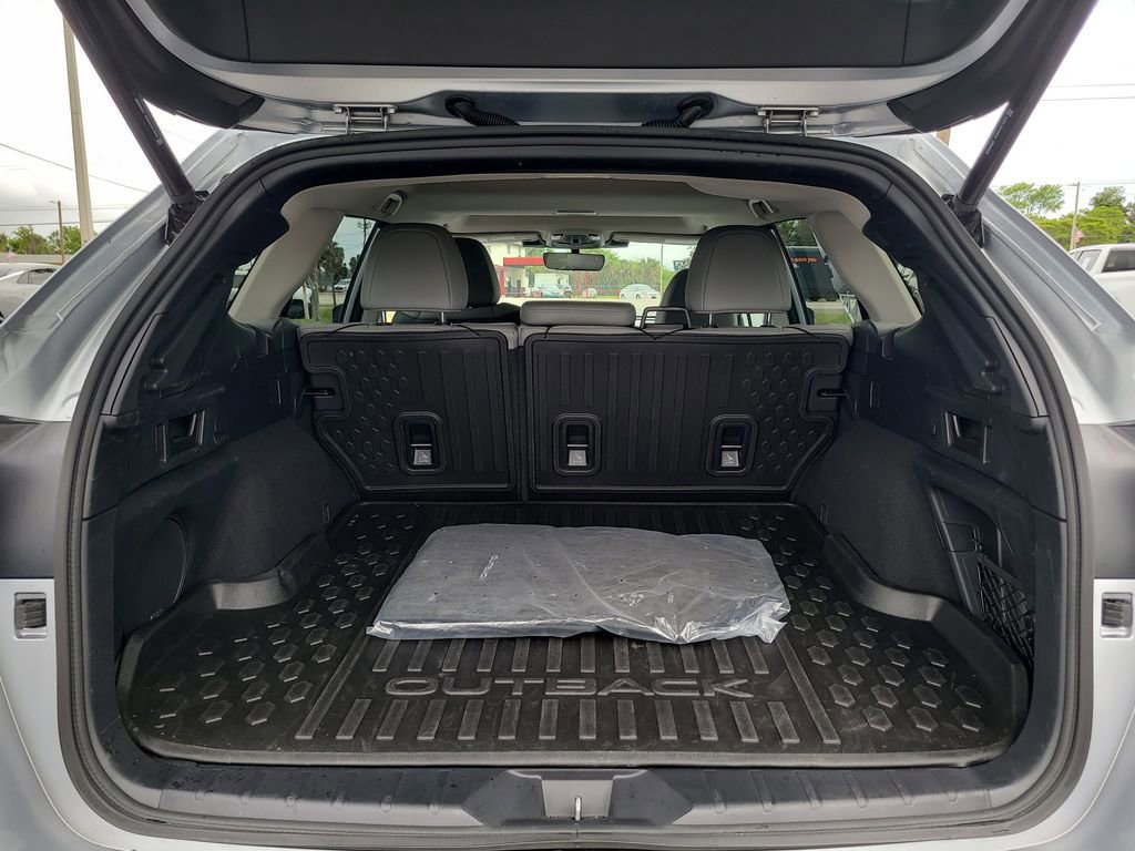 Used 2025 Subaru Outback Limited image 8