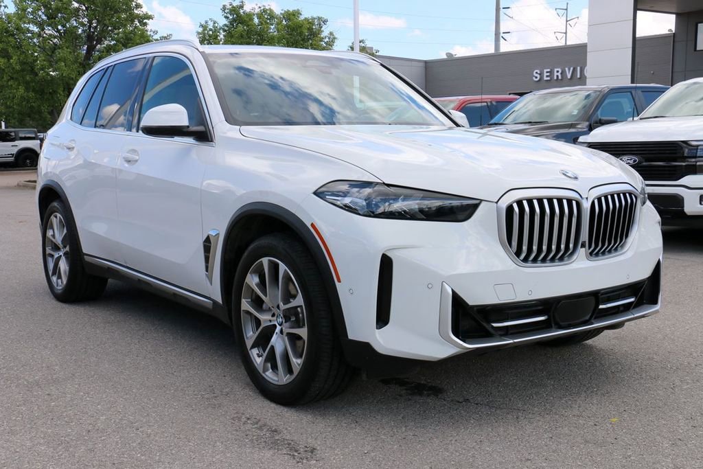 Used 2024 BMW X5 sDrive40i w/ Parking Assistance Package RWD image 4