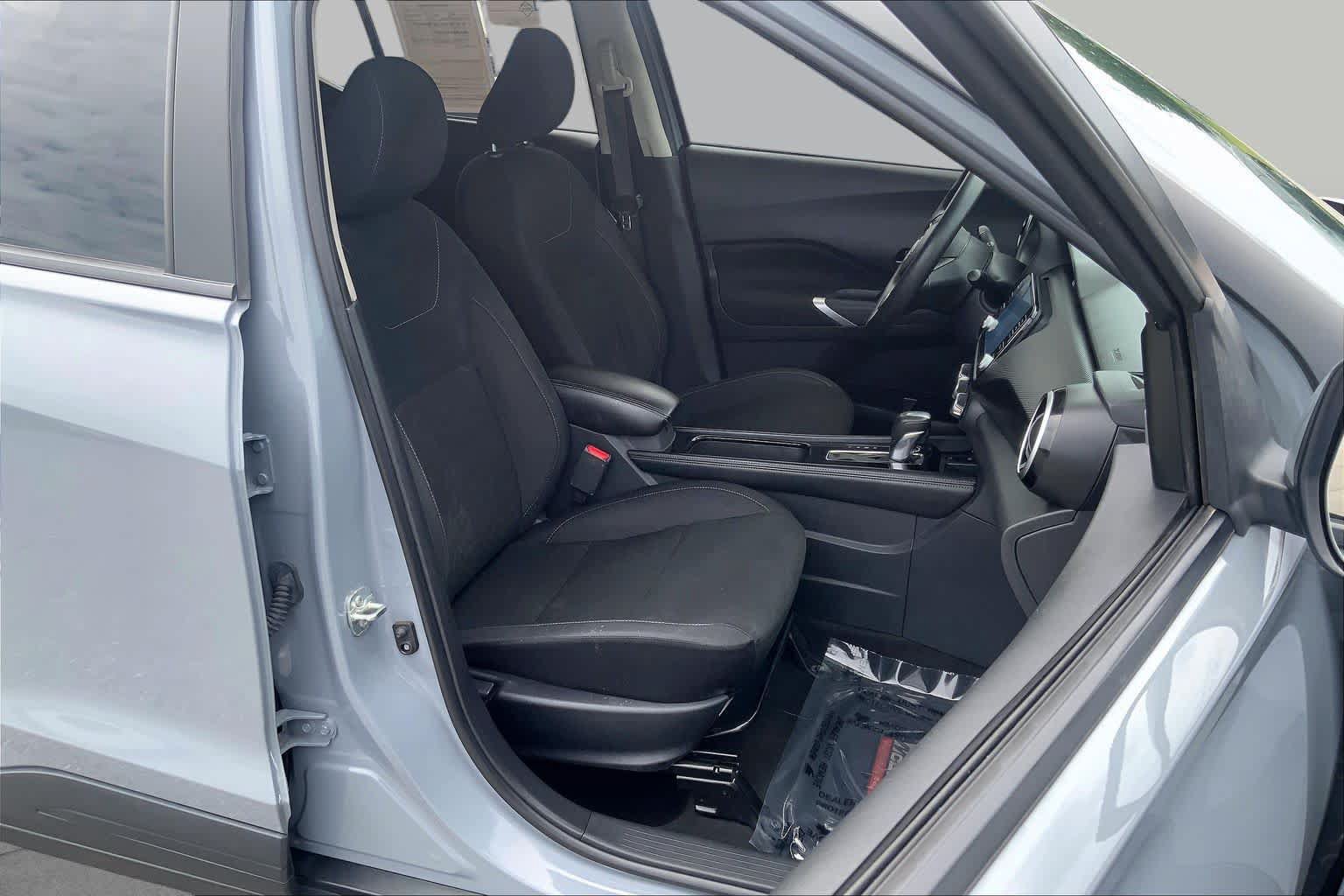 Used 2023 Nissan Kicks SV FWD image 9