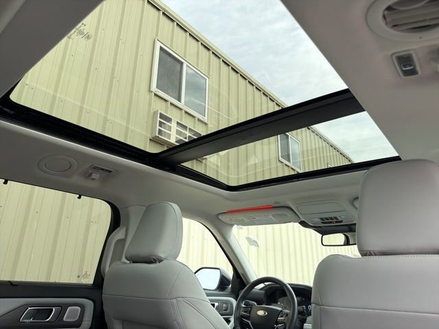 Certified 2025 Ford Explorer Platinum w/ LUX Leather Package image 12