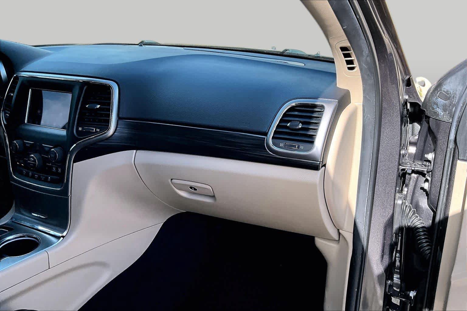 Used 2020 Jeep Grand Cherokee Laredo RWD image 19