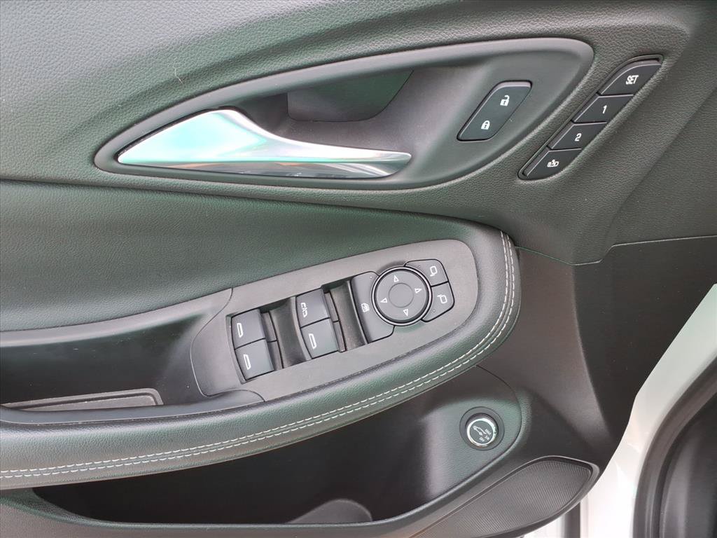 Used 2021 Buick Encore GX Essence w/ Advanced Technology Package AWD/4WD image 10