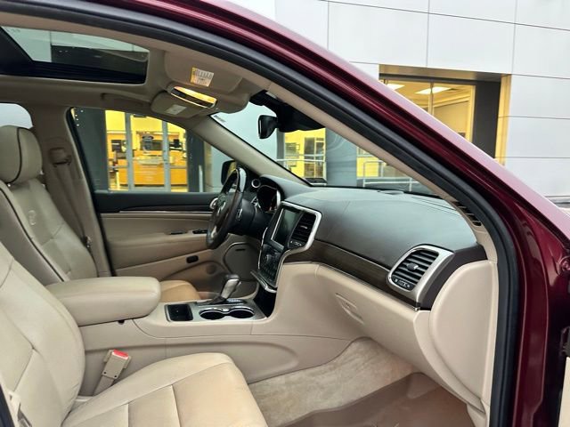 Used 2017 Jeep Grand Cherokee Overland w/ Jeep Active Safety Group image 66
