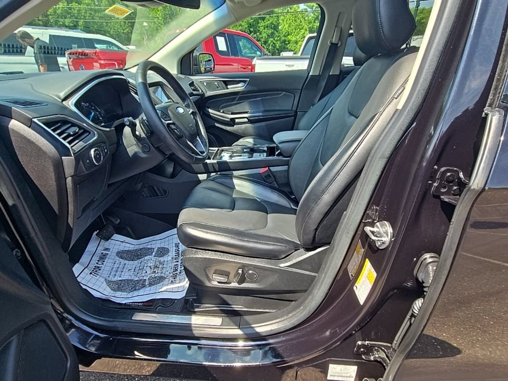 Certified 2019 Ford Edge Titanium w/ Cold Weather Package AWD/4WD image 12
