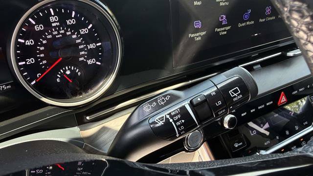 Used 2023 Kia Carnival EX FWD image 16