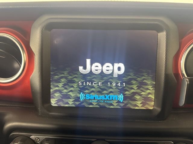 Used 2022 Jeep Gladiator Rubicon w/ Cold Weather Group AWD/4WD image 14