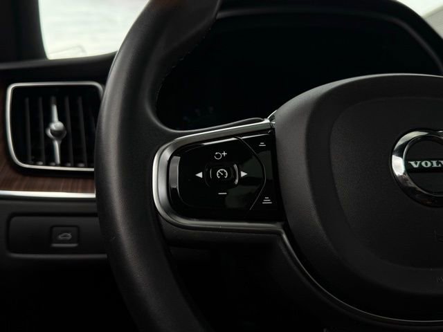 Used 2023 Volvo XC60 B5 Plus AWD/4WD image 11