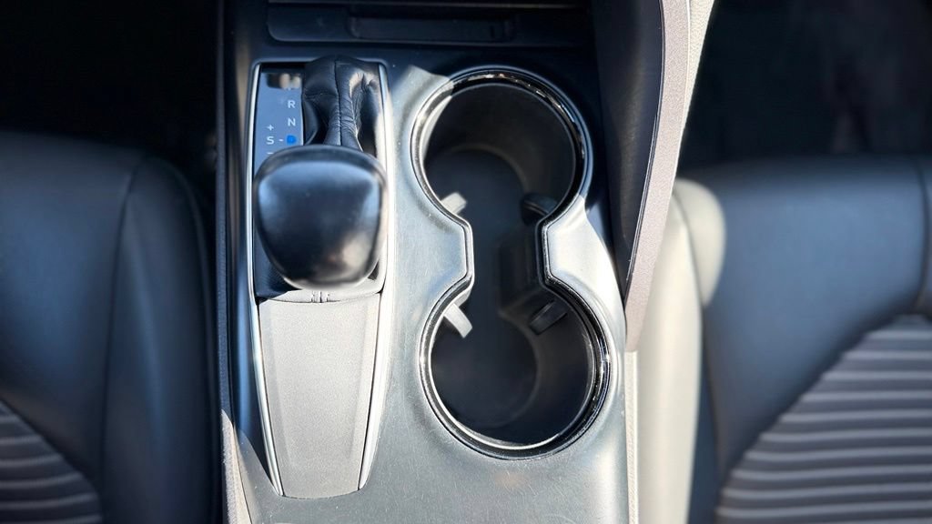 Used 2019 Toyota Camry SE w/ Carpet Mat Package FWD image 18