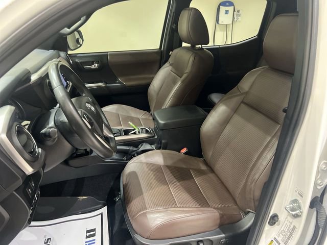 Used 2022 Toyota Tacoma Limited image 19