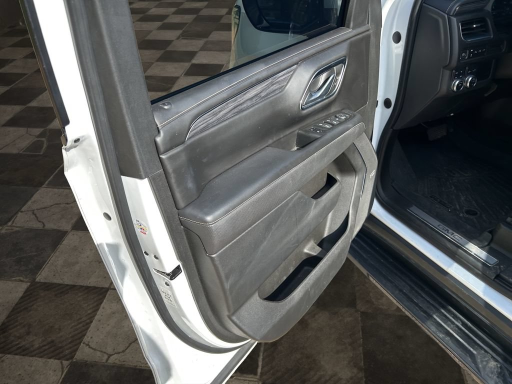 Used 2022 GMC Yukon XL SLT AWD/4WD image 18
