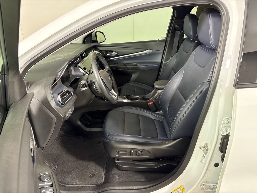 Used 2023 Chevrolet Bolt EUV Premier w/ Sun & Sound Package FWD image 31
