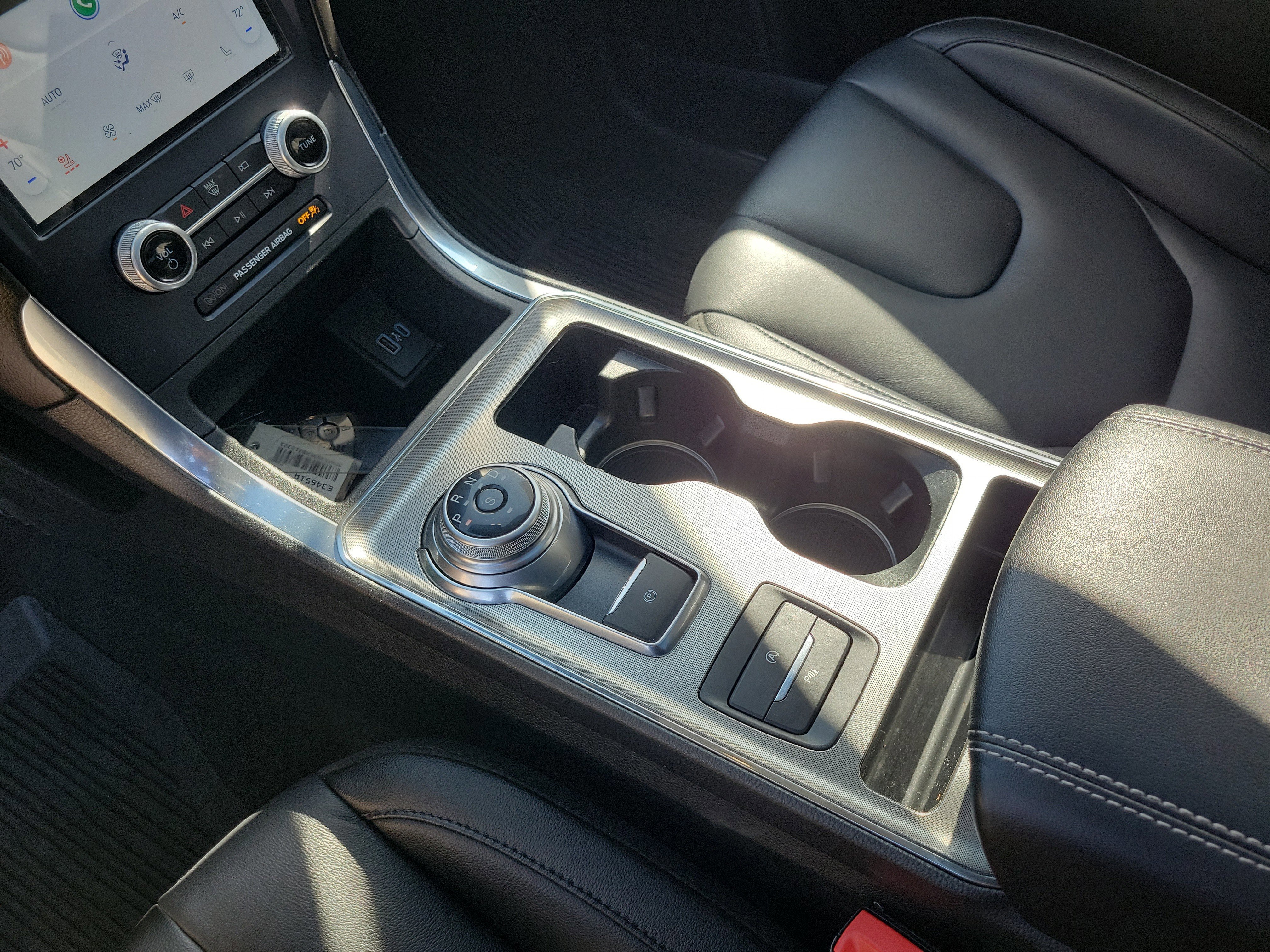 Certified 2022 Ford Edge Titanium w/ Class II Trailer Tow Package image 9