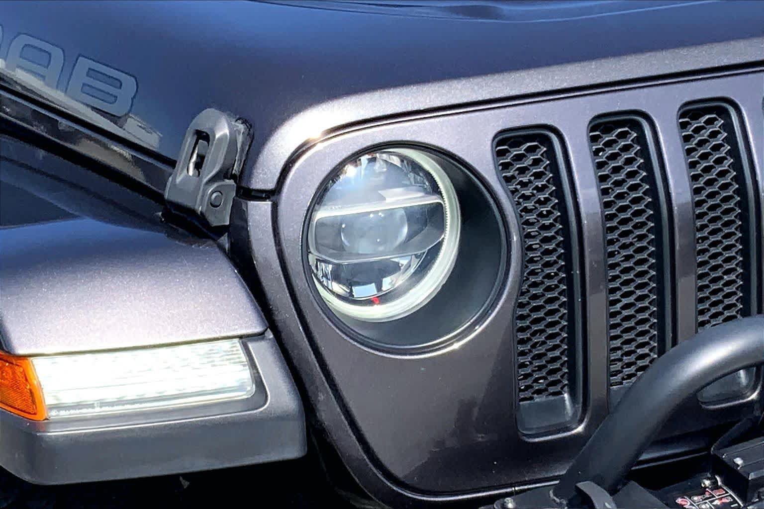 Used 2018 Jeep Wrangler Unlimited Sahara w/ Quick Order Package 24M Moab AWD/4WD image 24
