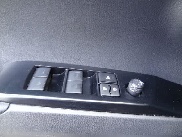 Used 2025 Toyota Camry SE w/ Convenience Package FWD image 15