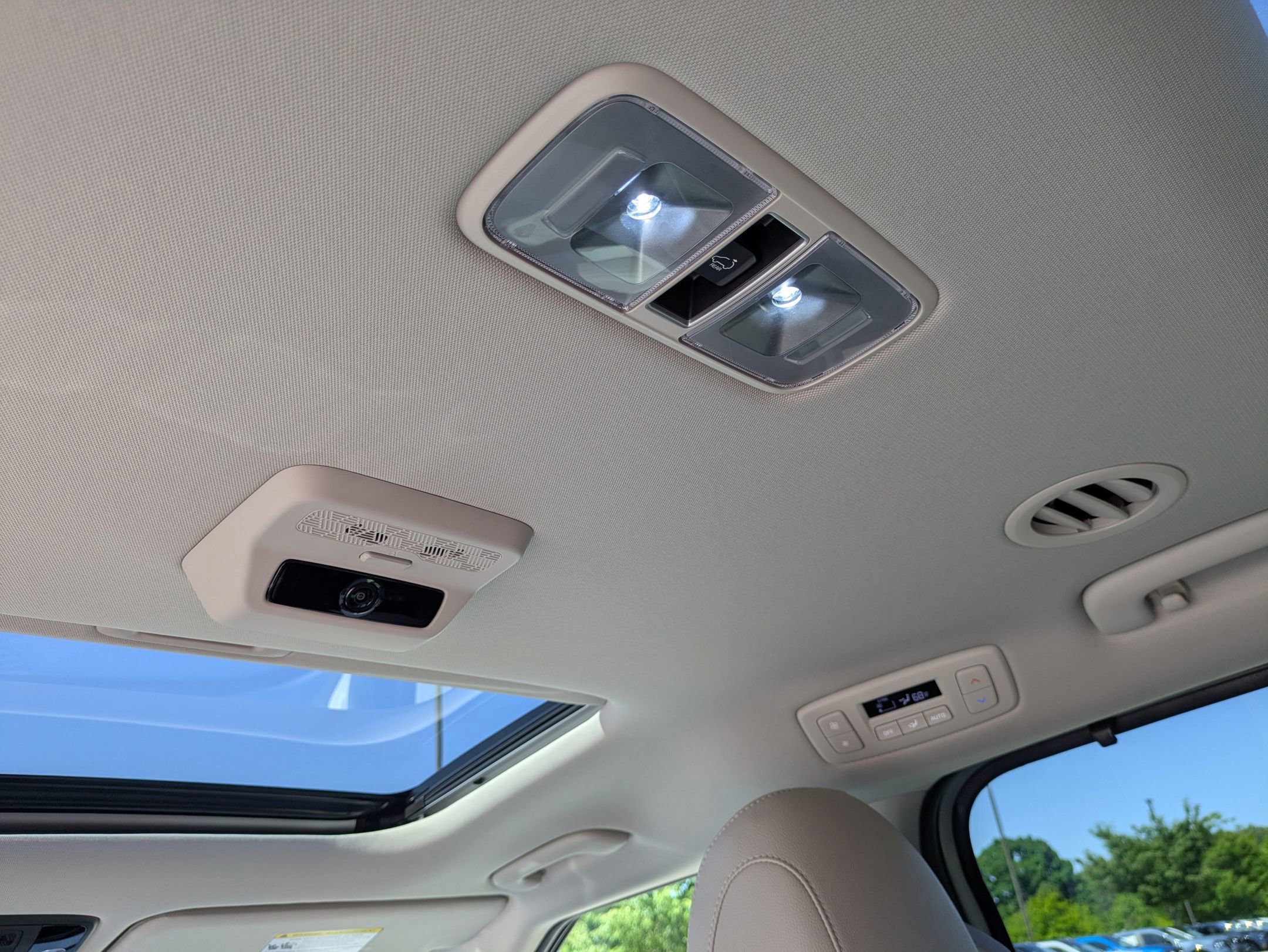 Used 2025 Kia Carnival SX Prestige FWD image 32