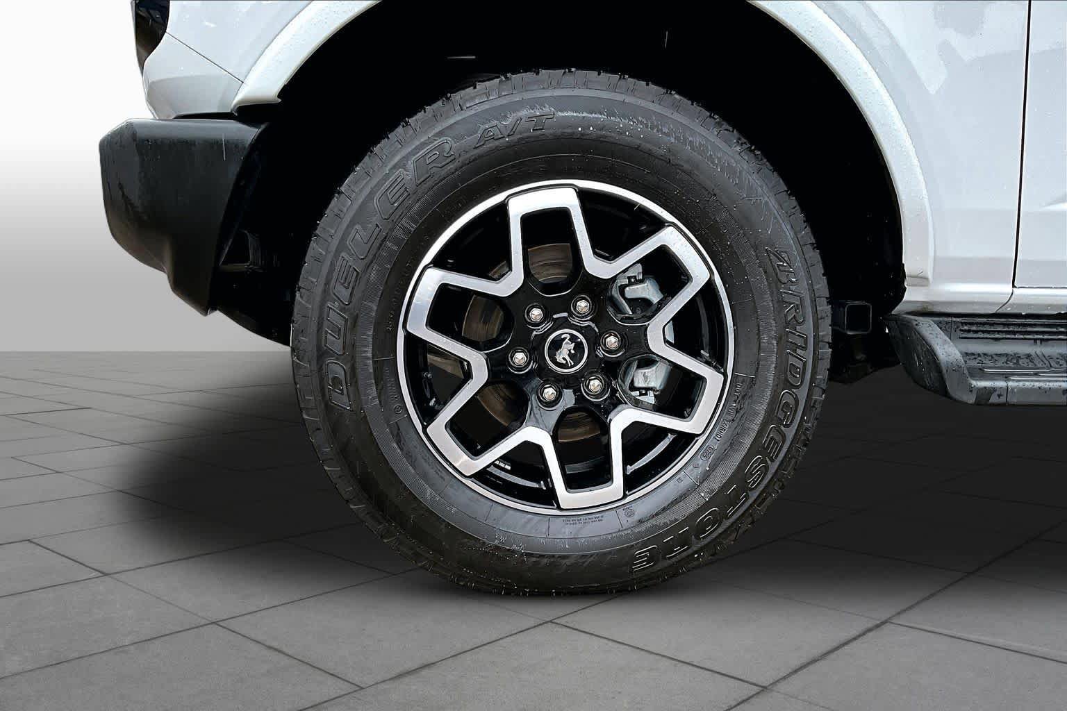 Certified 2025 Ford Bronco Outer Banks AWD/4WD image 11