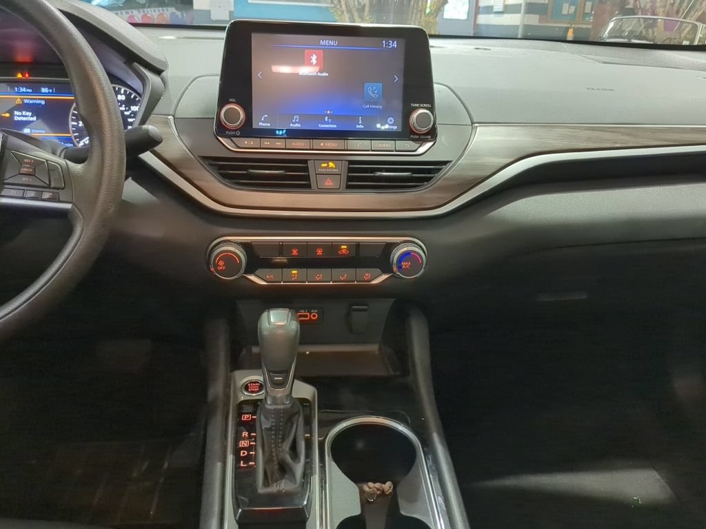 Used 2024 Nissan Altima 2.5 SV FWD image 13