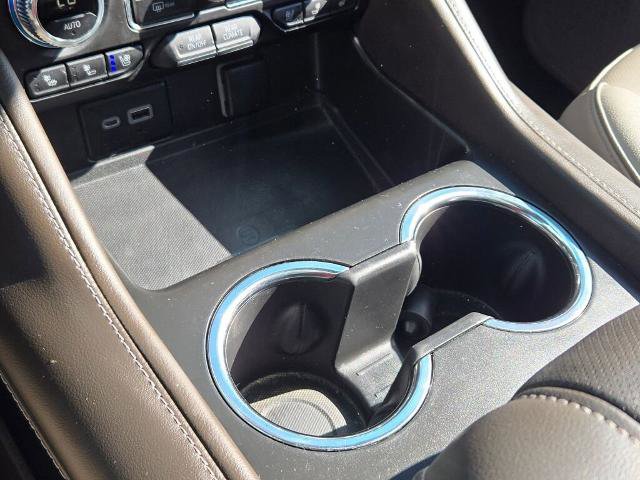 Used 2022 GMC Yukon SLT w/ SLT Premium Package image 30