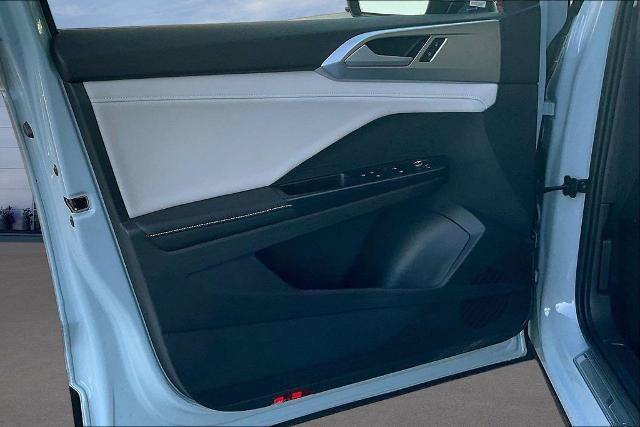 Used 2025 Volkswagen Taos SE FWD image 20