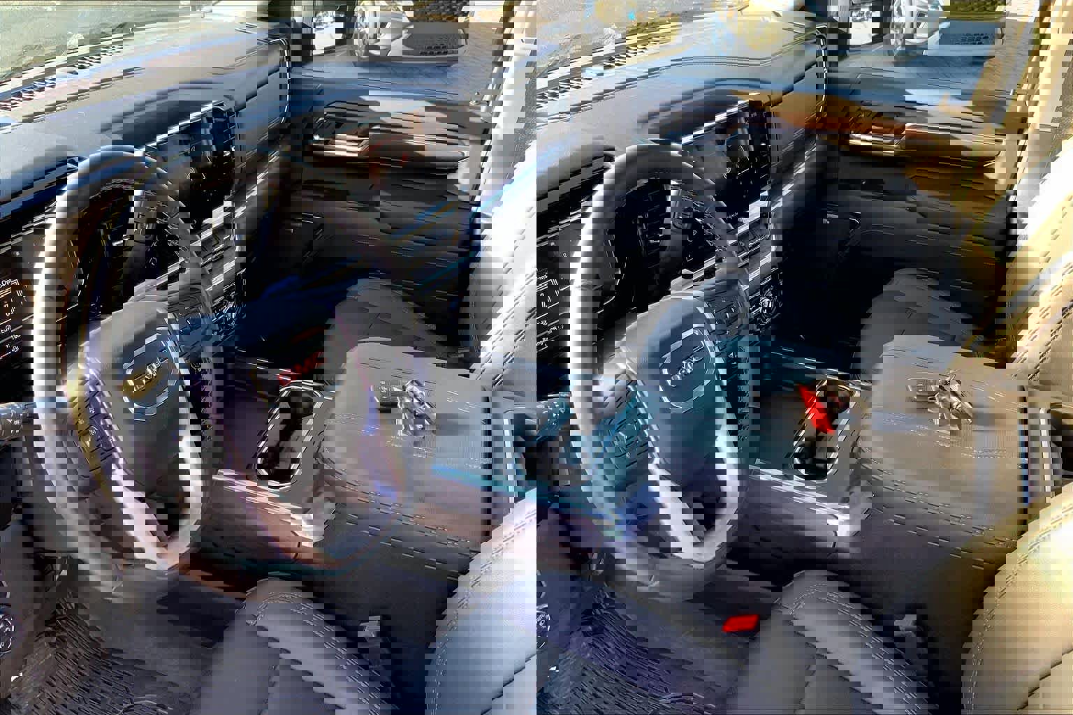 Used 2024 GMC Sierra 2500 SLT w/ SLT Premium Package image 17