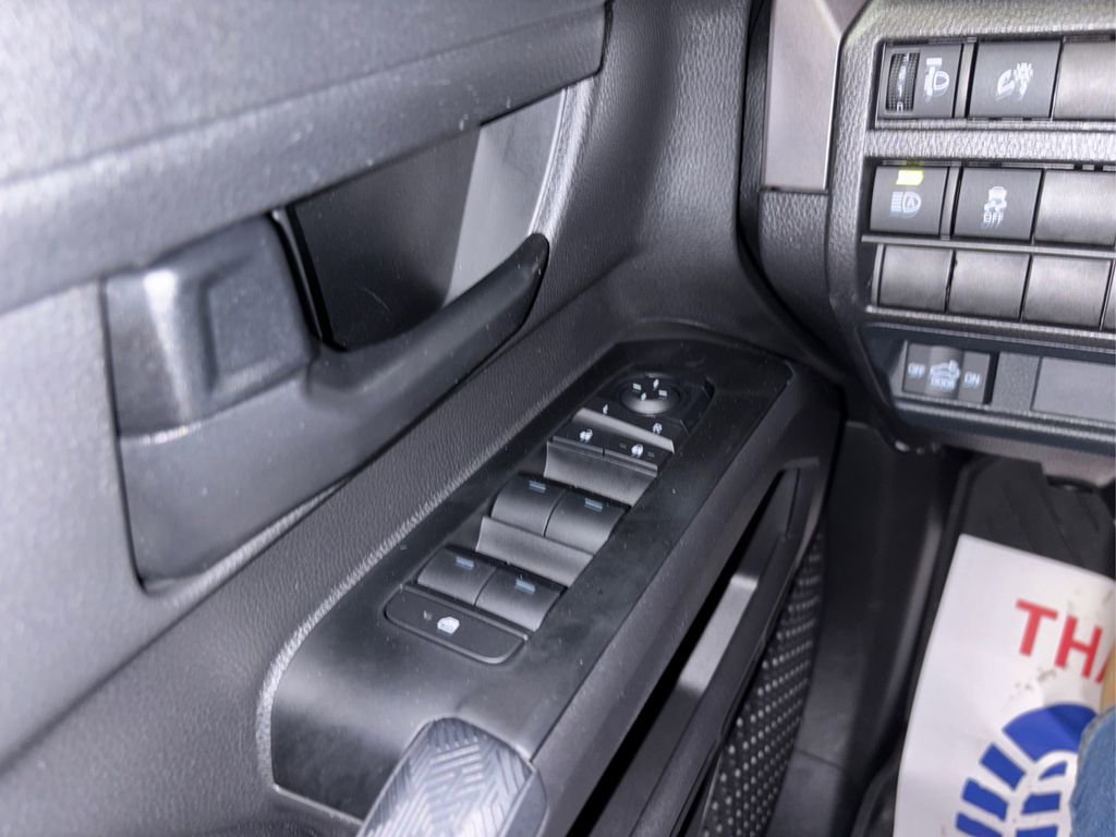 Used 2025 Toyota Tacoma SR5 AWD/4WD image 35