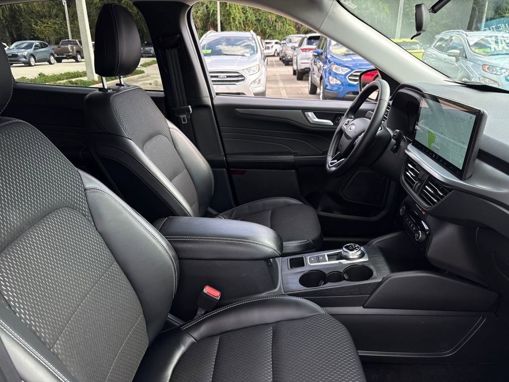 Certified 2025 Ford Escape Base image 28