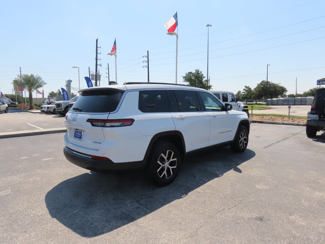 Used 2024 Jeep Grand Cherokee L Limited RWD image 9
