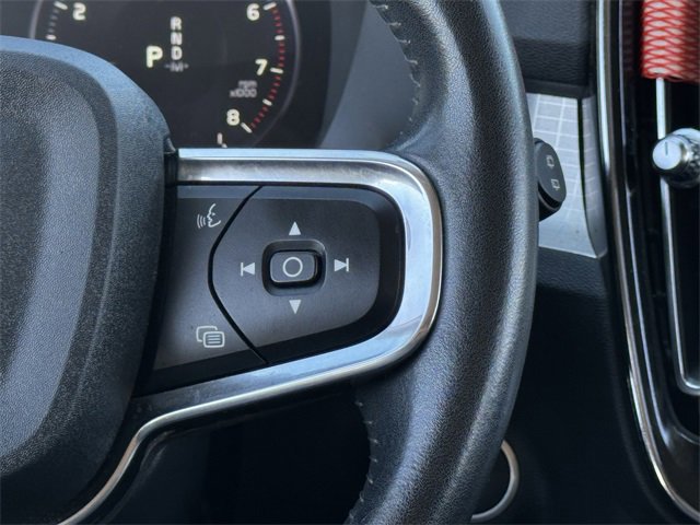 Used 2021 Volvo XC40 T4 Momentum image 15